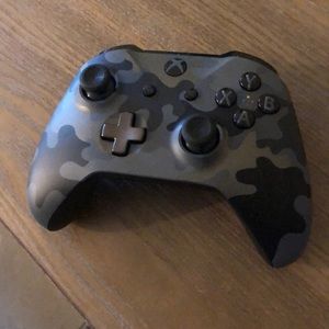 Xbox black camo remote control